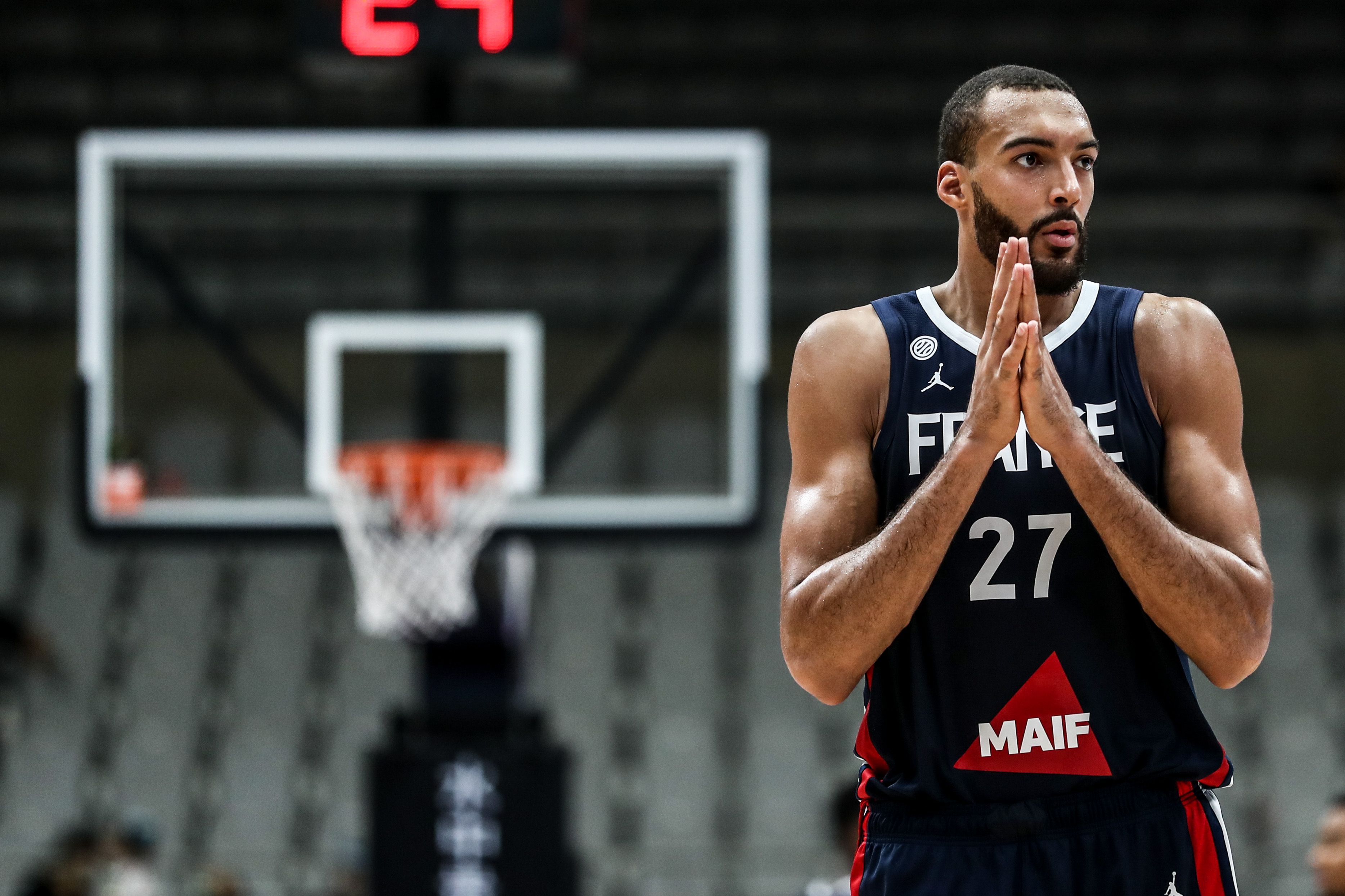 九游娱乐-包含里昂发布备战花絮；国际比赛日战术微调；CBA常规赛任务艰巨；训练强度明显提升的词条